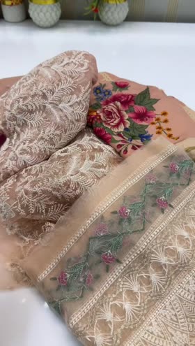 Rs 10450 Shiza Hassan box . Retail 16900 [MAHGUL]